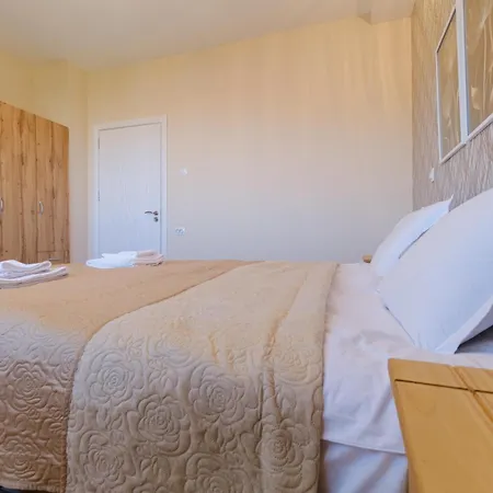 Spacious 1-bedroom *