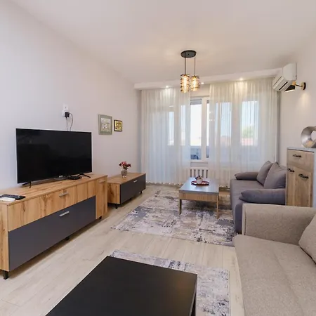 Spacious 1-bedroom דירה